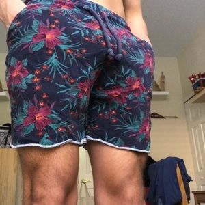 Tropical Print Men’s Shorts Size Medium